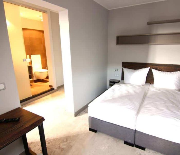 geräumige Schlafbereiche in den Superior Doppelzimmern im Designhotel Viktoria in Braunlage