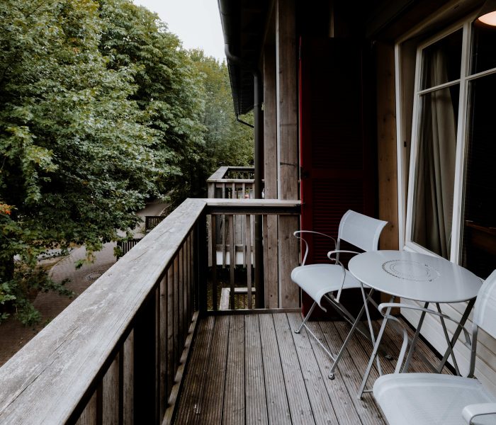 Balkone mit Blick auf die Harzer Gebirgswelt und den Kurpark