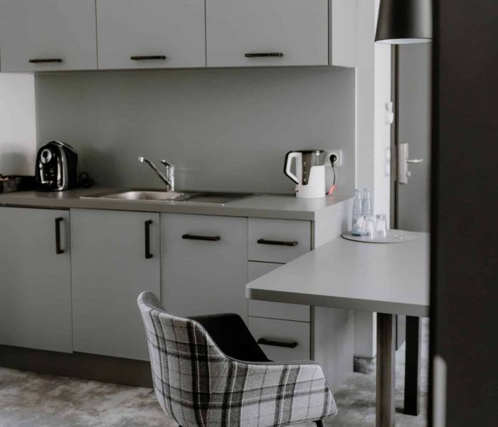 Pantry-Küche mit Essbereich für die kurzen Snacks zwischendurch