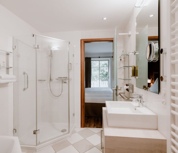 Keine Lust auf die Badewanne? Eine Regendusche gibt es auch.