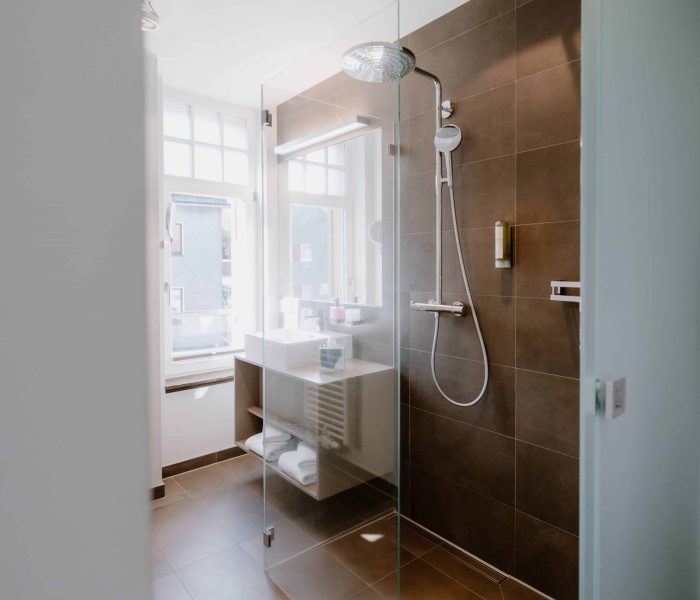 Badezimmer mit Regendusche